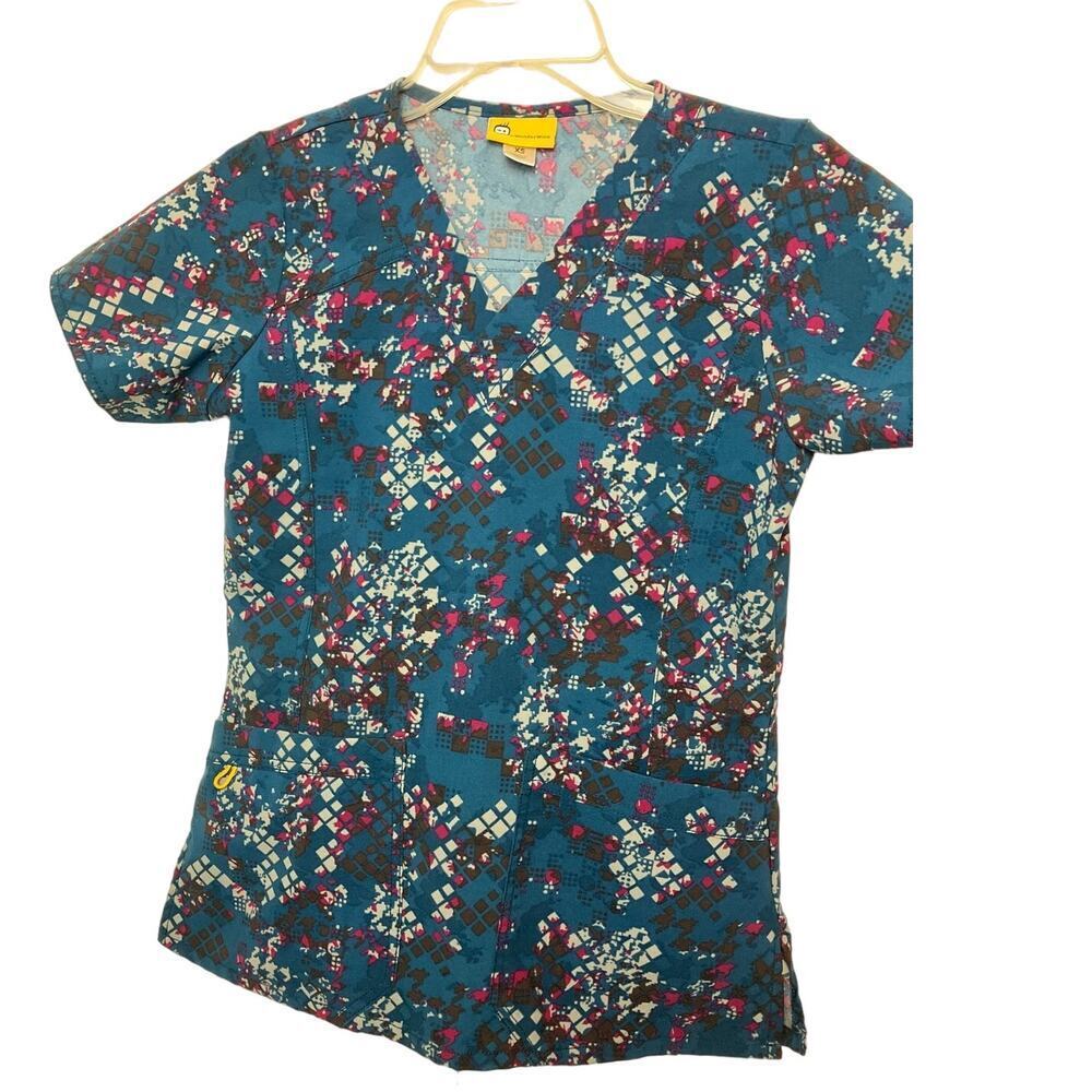 Wonder Wink Scrub Top Blue, White, Pink Pattern Women's Size XS